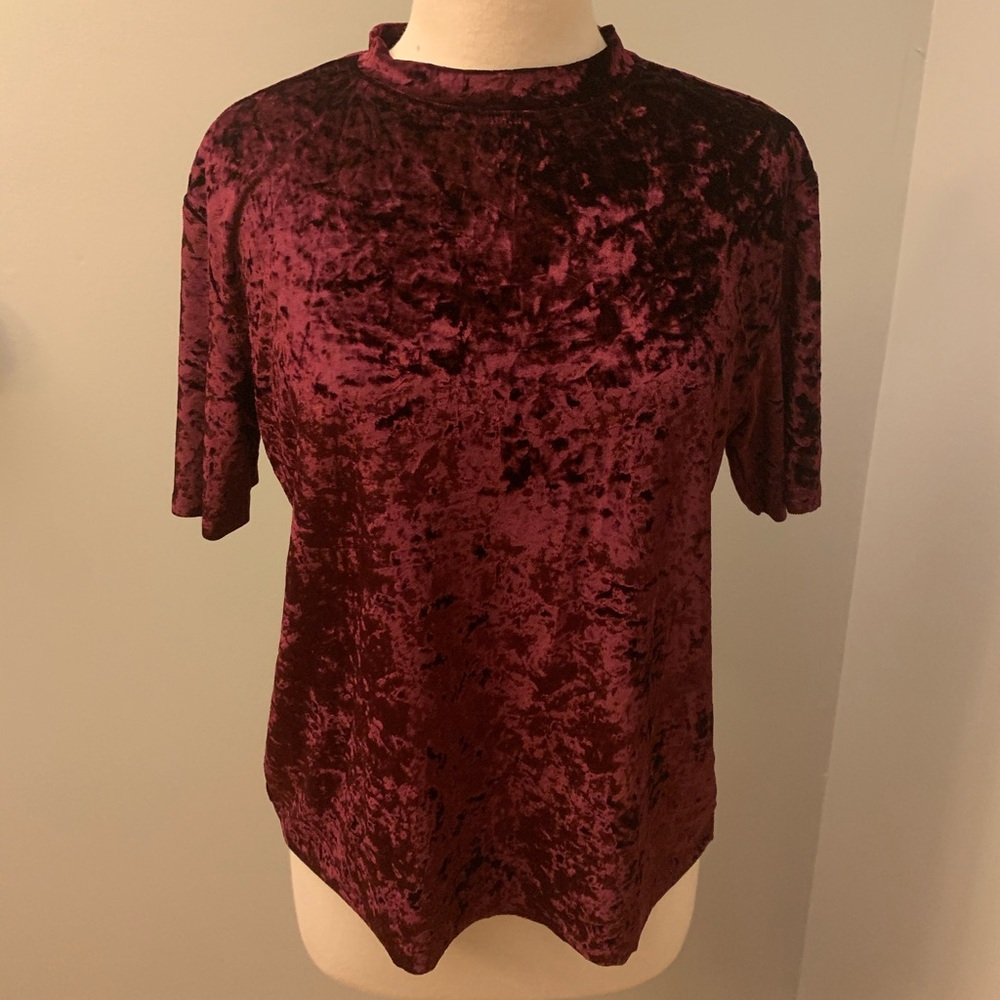 Red Velvet Crew Neck Short Sleeved Shirt